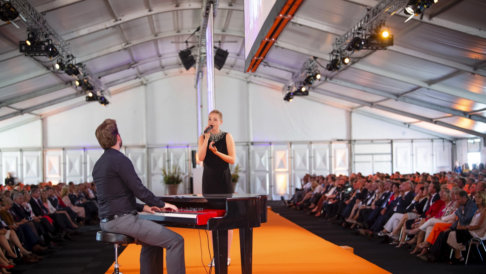 Lisanne Spaander als ambassadeur in het laboratorium van het Prinses Máxima Centrum